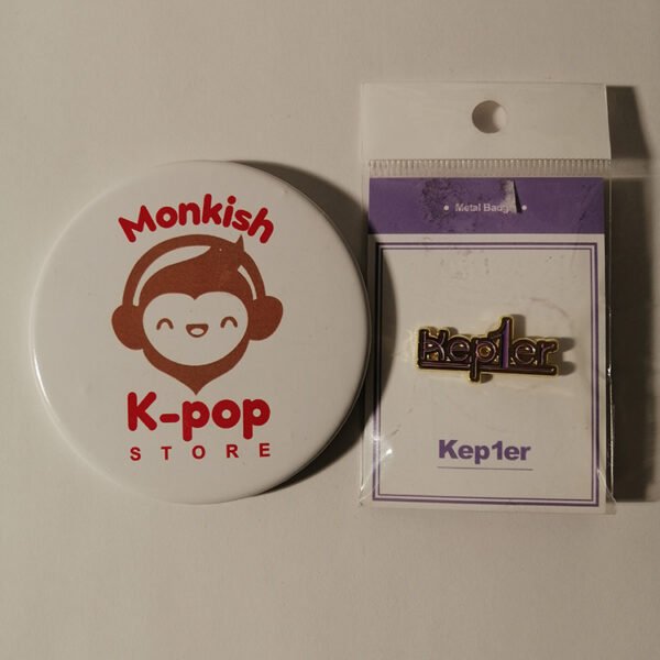 KEP1ER - METAL BADGE