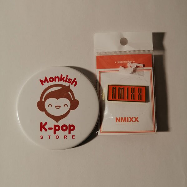 NMIXX- METAL BADGE
